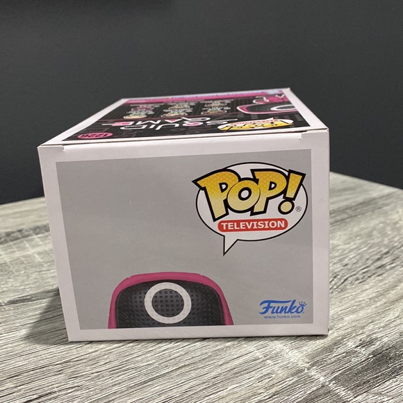 Funko Pop! Television | Squid Game #1226: Round Masked Worker - Vinyl Figure - Picture 6 of 10